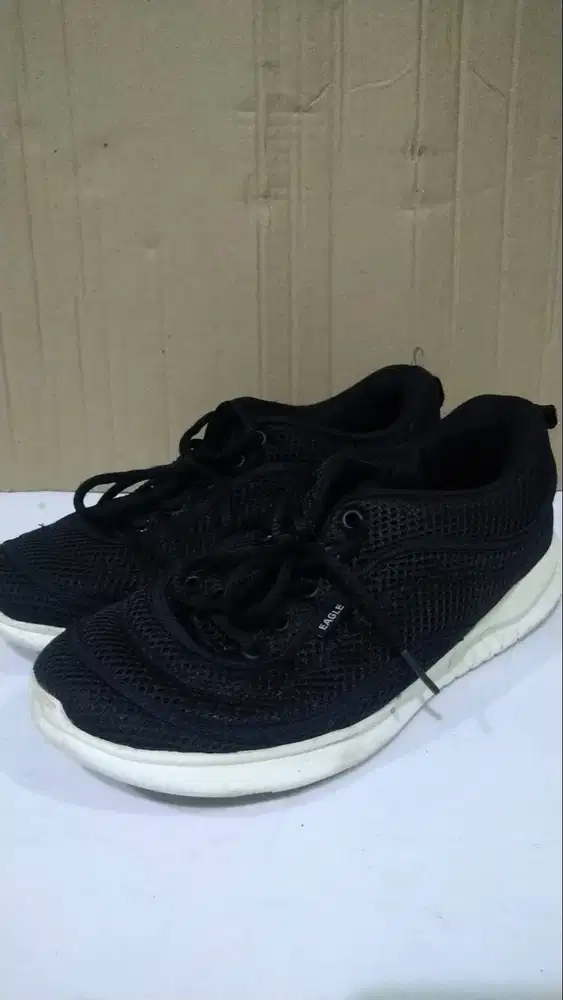 Eagle Venezia Sneakers 40 Hitam Putih