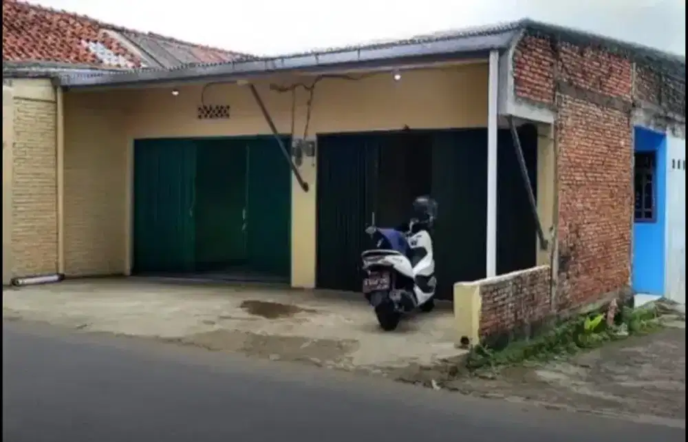 Jual 2 kios Gandeng dan 1 kontrakan