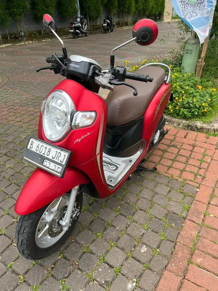 Scoopy Stylish Merah Doff