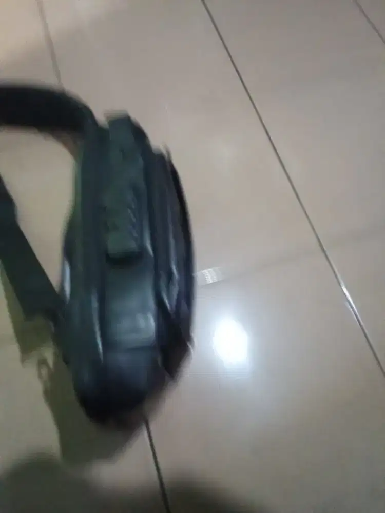 Tas slempang bahan anti air