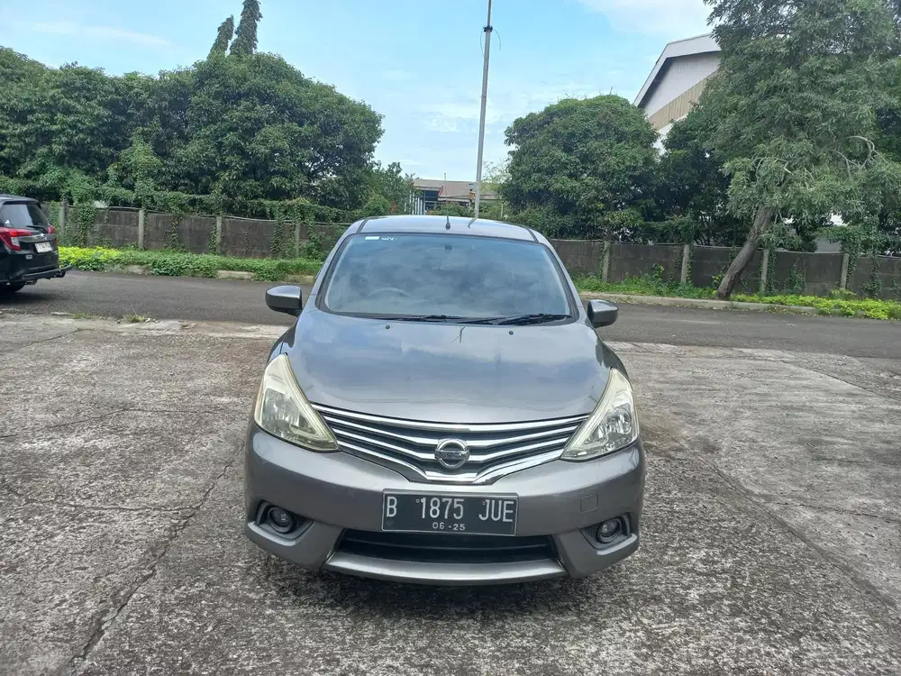 [MURAH] Nissan Livina XV AT 2015, Abu-abu