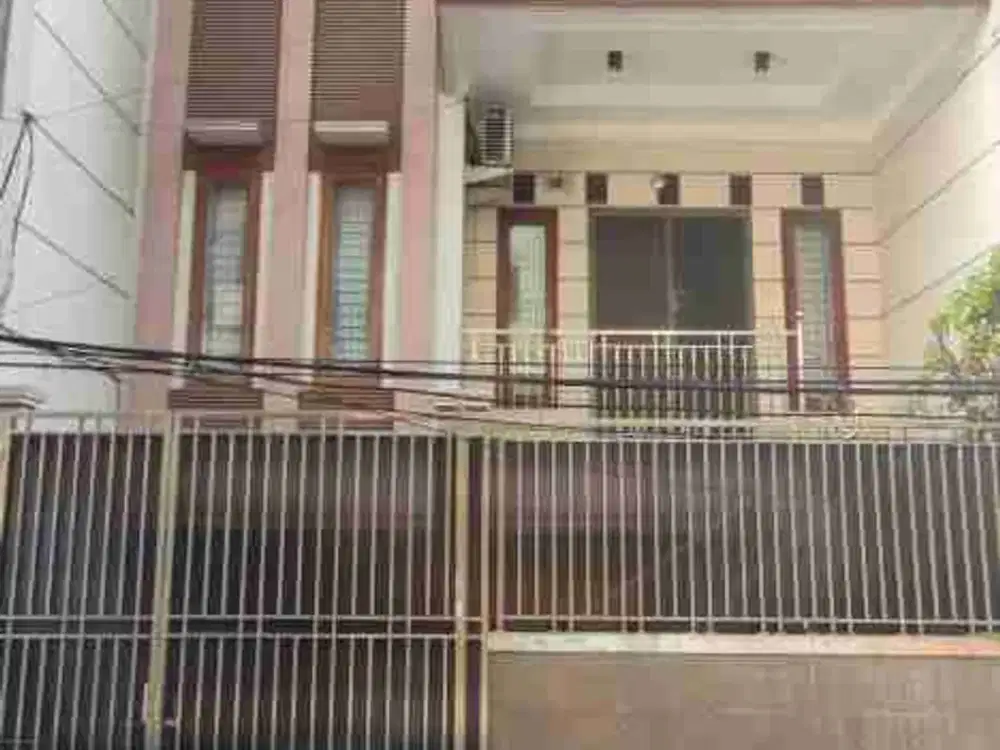 Dijual rumah  4 lantai 4+1  kamar tidur lokasi strategis dekat dari pusat perbelanjaan, tempat wisata dan kuliner di pedemangan jakarta utara
