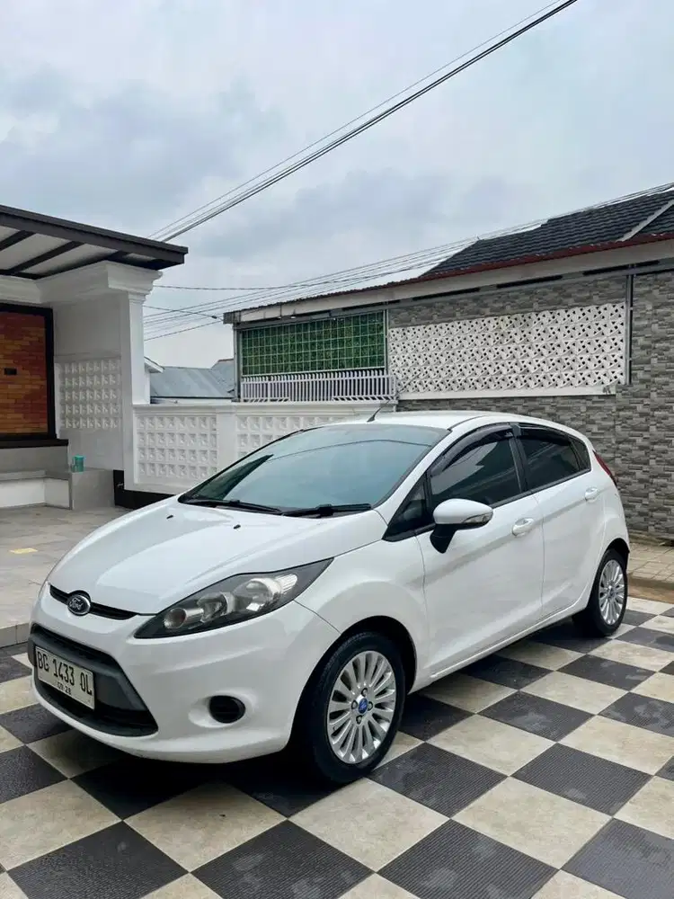 Ford Fiesta Trend 2011 Matic Kondisi siap pakai