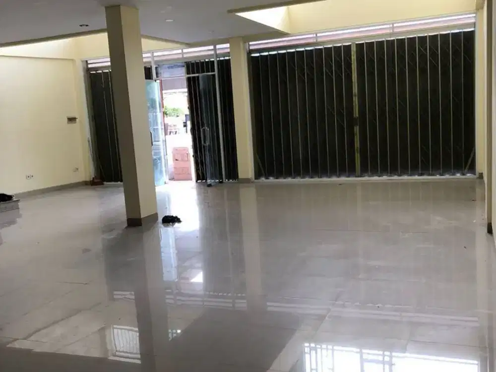 Ruko Gabungan dengan Visibilitas Tinggi Dijual, di Denpasar Barat Area