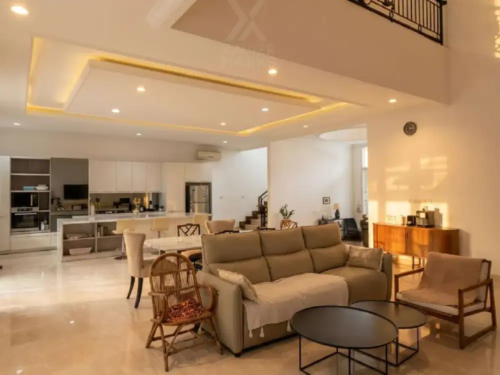 Turun Harga! Rumah 3 Lantai Aristoteles Gading Serpong – 7+1 KT, LB ±600, 12,5M Nego