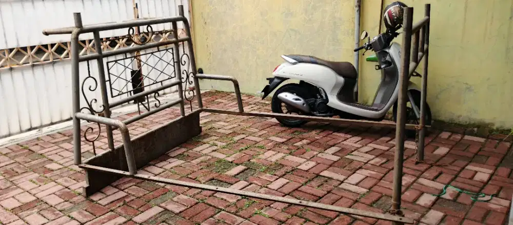 Palangan mobil GrandMax