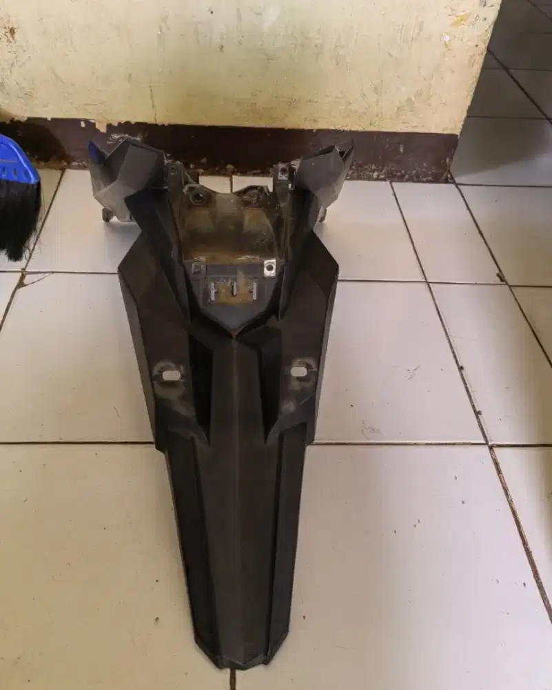 Sepakbor belakang vario 125/150 led old