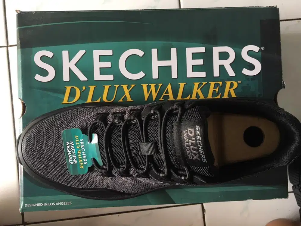 Dijual sepatu Skechers D’Lux Walker
