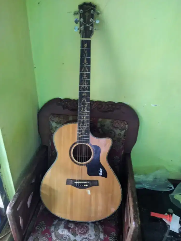 Gitar Taylor ORI.