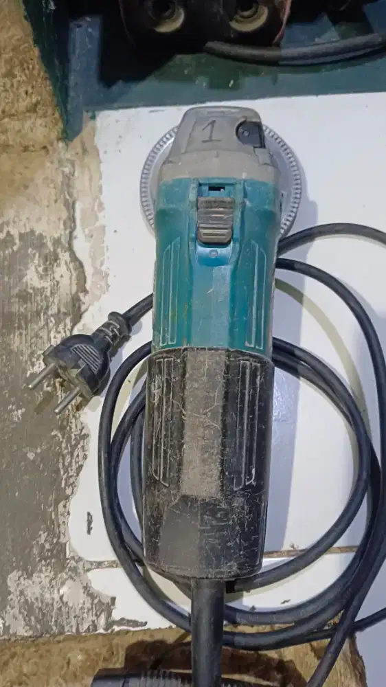 Mesin gerinda makita M0900B @100mm, Lengkap dgn kuncinya