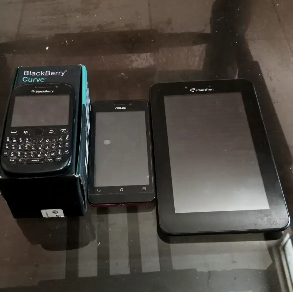 2 HP dan 1 Tablet bahan Full Original.