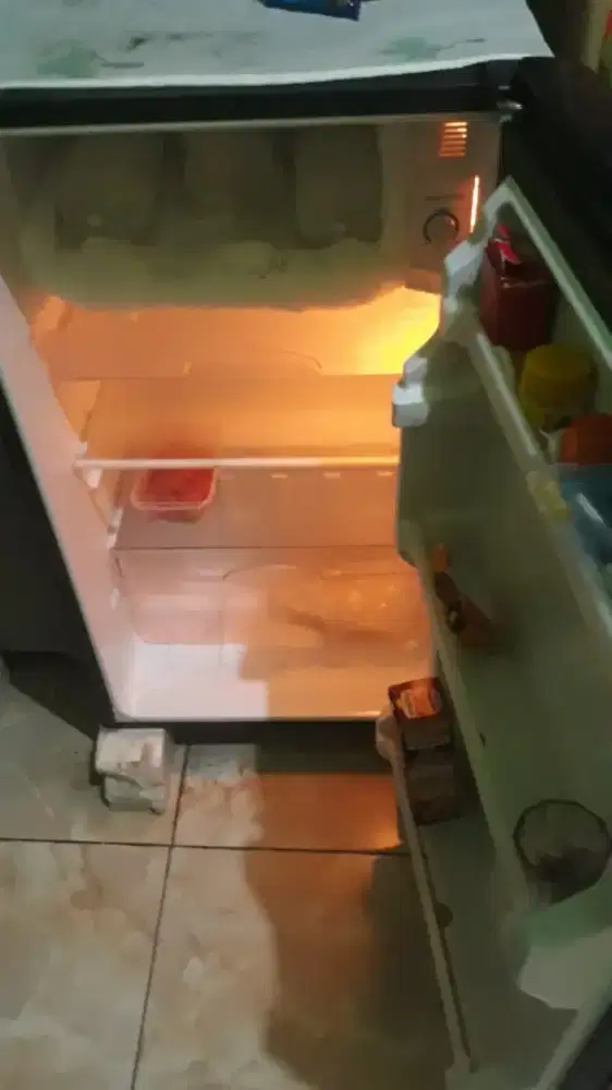 Jula kulkas merek sharp