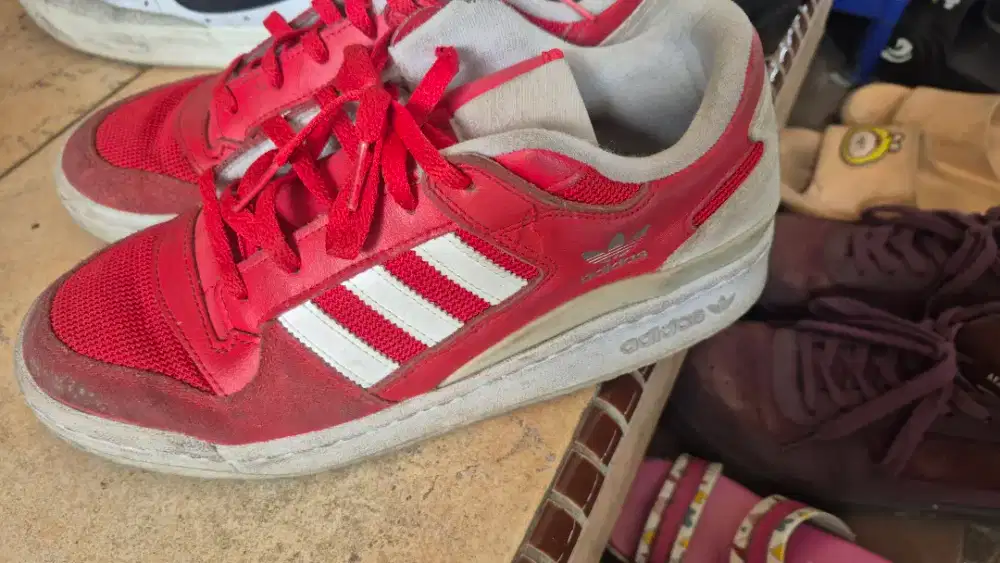 Sepatu jalan dan pantofel nike adidas