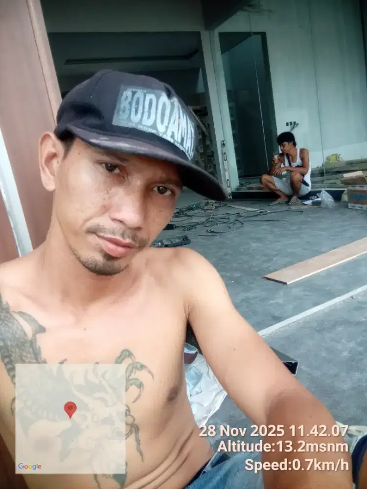 Saya Mencarii pekerjaan di bidang alumunium/kaca rakit pemasangan