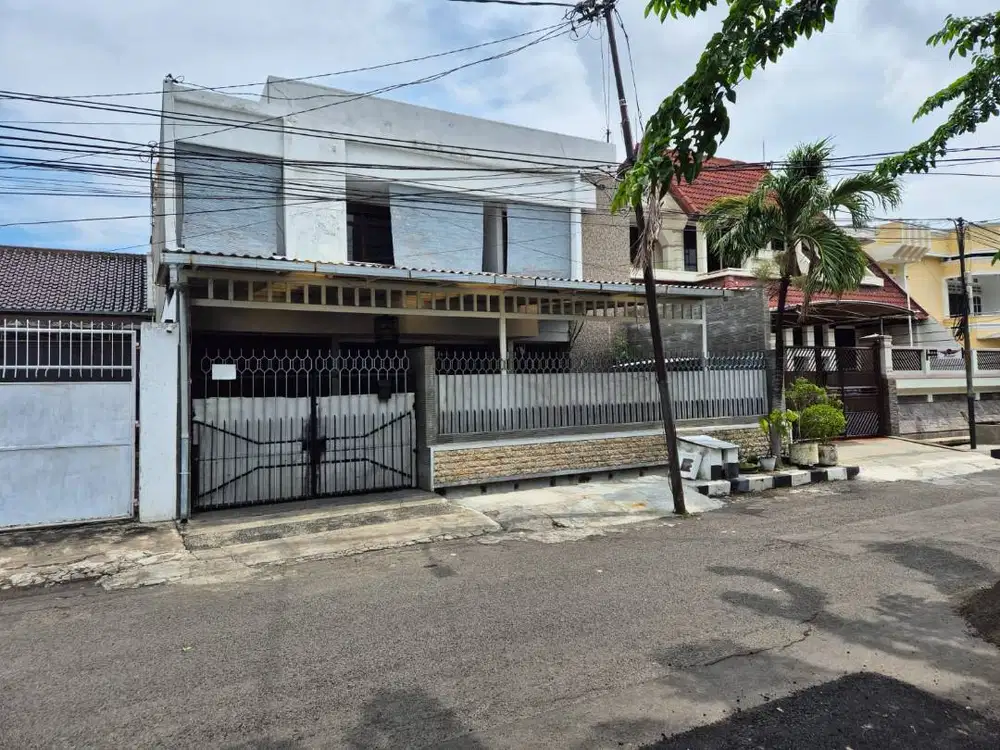 Dijual Rumah Terawat di Manyar Kertoarjo Model Minimalis