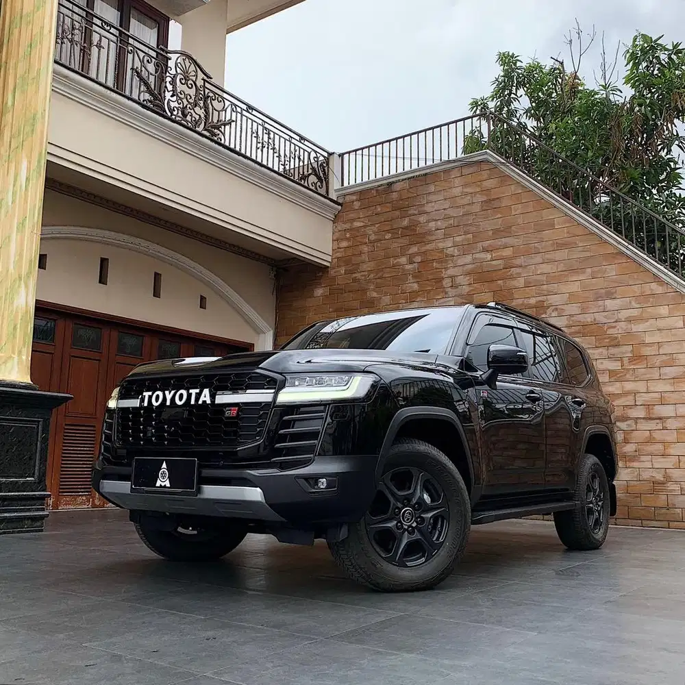 ( Brand New ) 2024 Toyota Land Cruiser 300 GR-Sport Diesel 4X4 AWD A/T