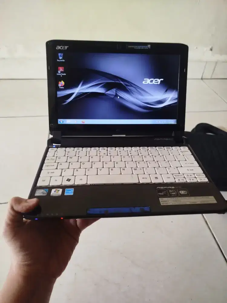 Notebook Acer Aspire one mulus & Batre awet + dpt tasnya