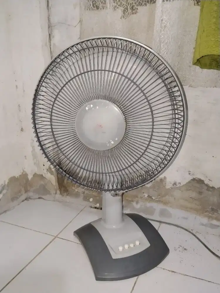 Kipas angin cosmos 12in dobel Bering