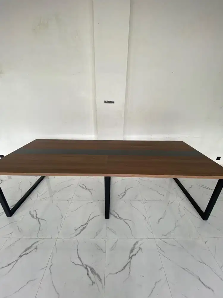 Meja rapat besar kantor 3x120. Baru.