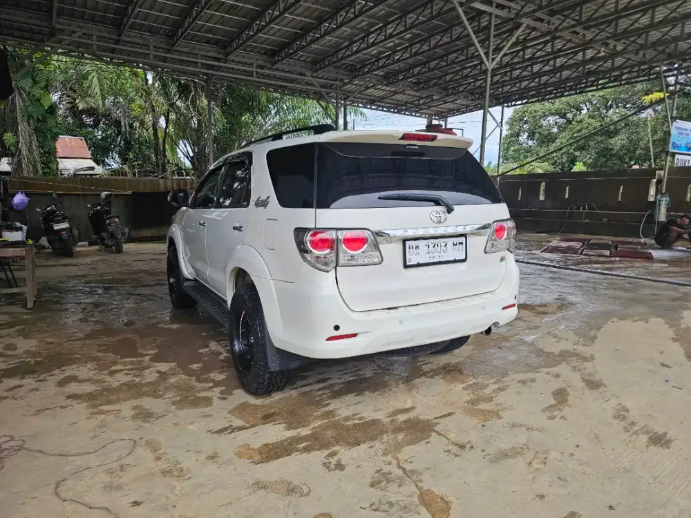 Dijual Toyota Fortuner Bensin 4 X 4 tahun 2013