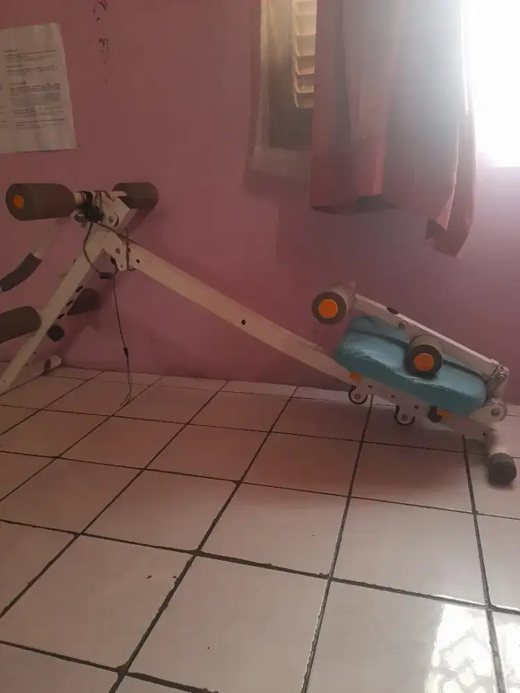 Alat fitness pengecil perut