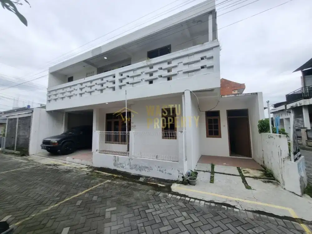 JUAL CEPAT! RUMAH 2 LANTAI POSISI HOOK MINOMARTANI