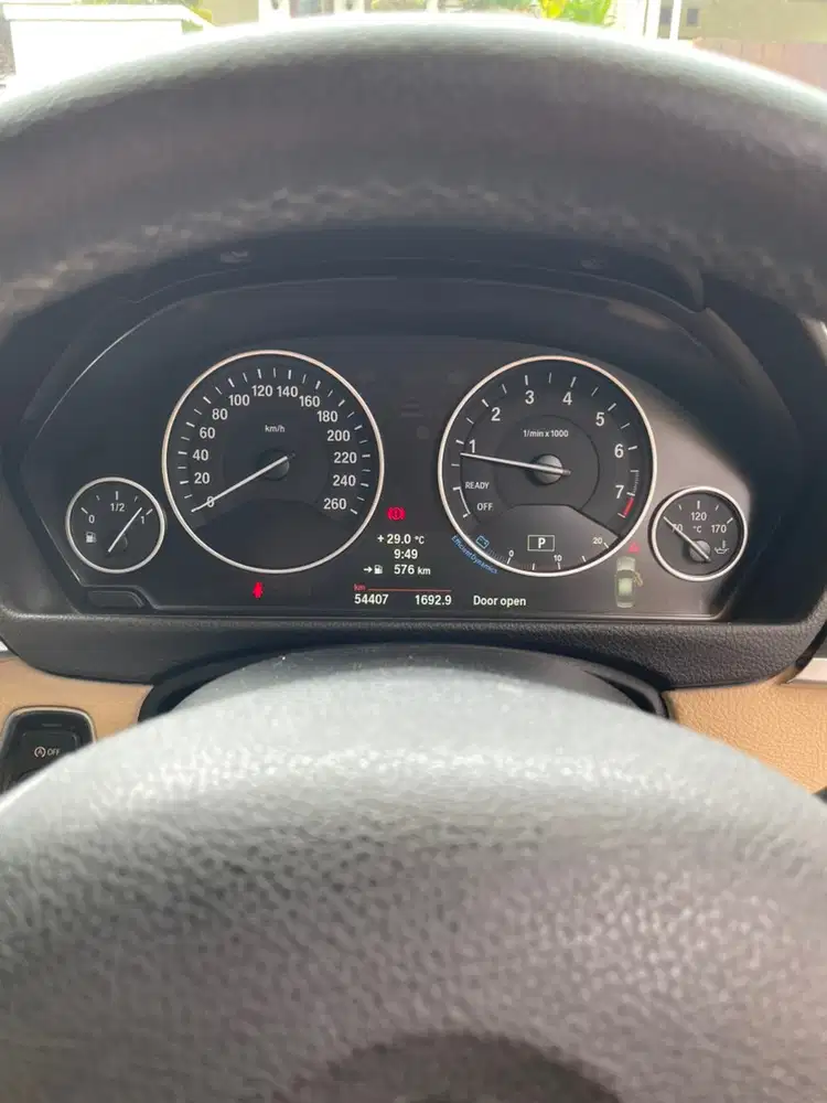 BMW 320i 2012 Bensin