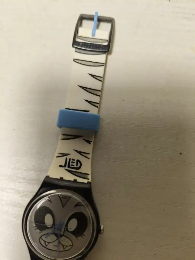 Swatch kidrobot Bengali GB250