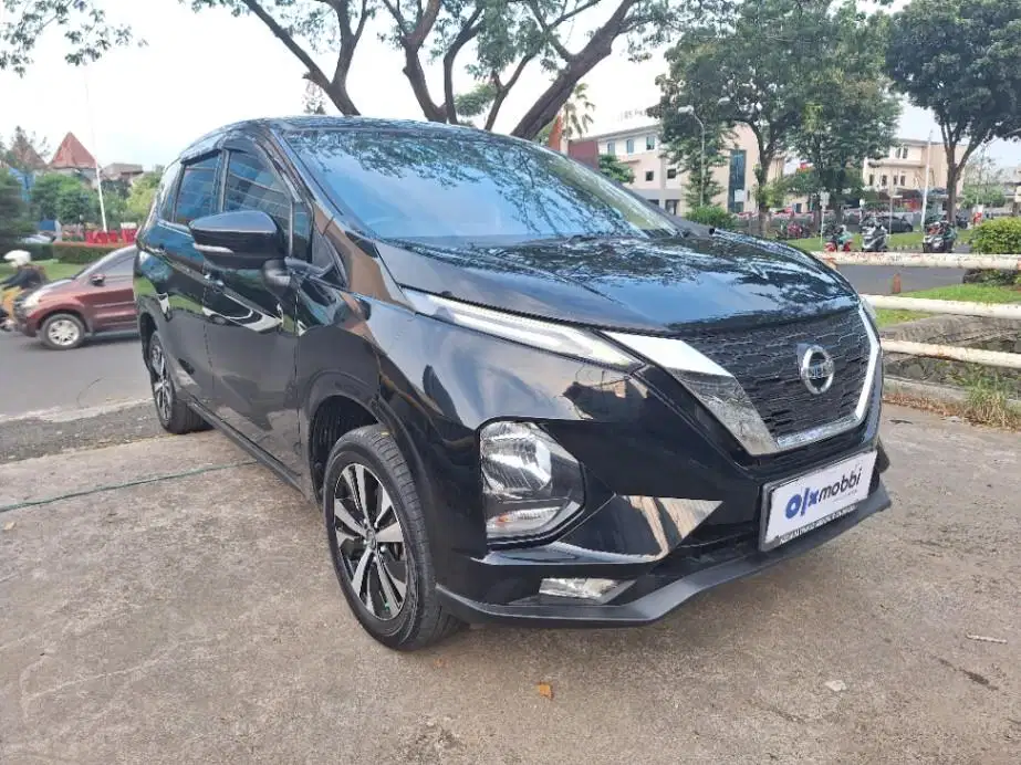 DP MURAH Nissan Livina 1.5 VE Bensin-AT 2019 Hitam CFFPB