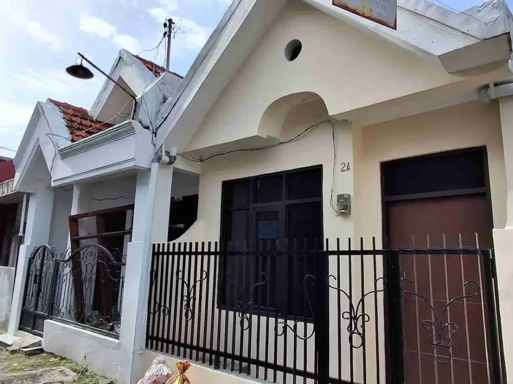 Di Jual Rumah Tengah Kota Siap Huni Selangkah dari 0 jalan Raya Tambaksari, 1 Surat 2 Bangunan