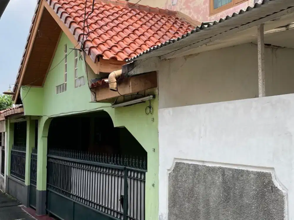 Di Jual Rumah 2 lantai Hunian Nyaman di Jantung Jakarta Selatan!