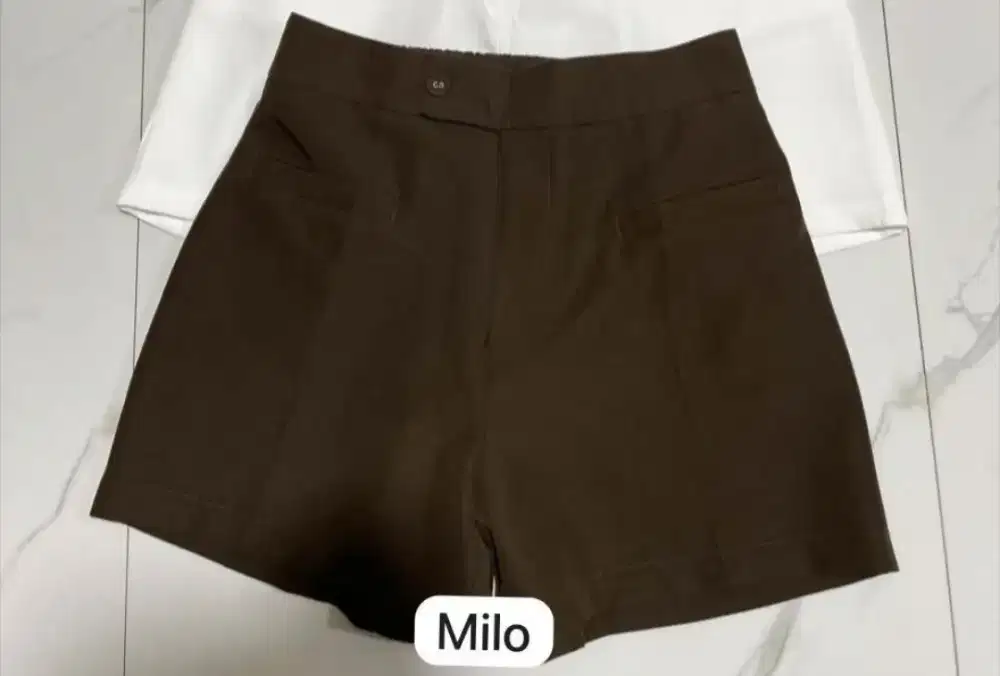Celana Pendek Milo Gelap