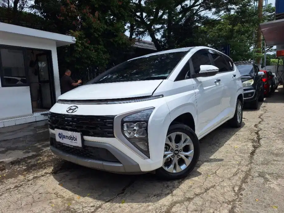 LOW DP Hyundai Stargazer 1.5 Trend Essential Bensin-AT 2025 3JH