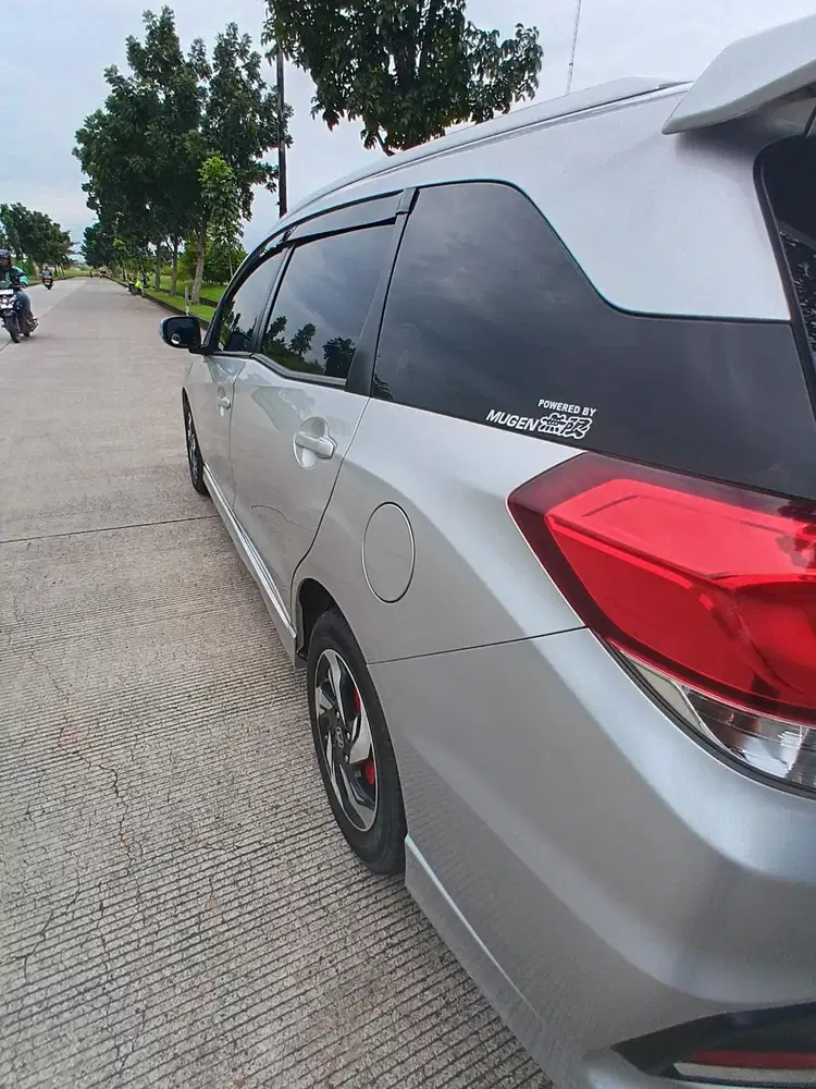 Honda Mobilio Rs cvt 2016 silver km 90 rb pajak hidup bekasi