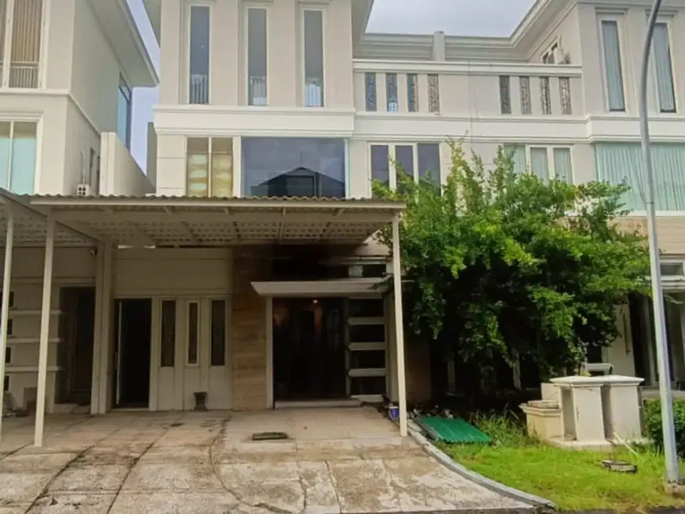 Rumah Lariz Embassy Pakuwon Indah 3 Lantai Dekat Pakuwon Mall PTC