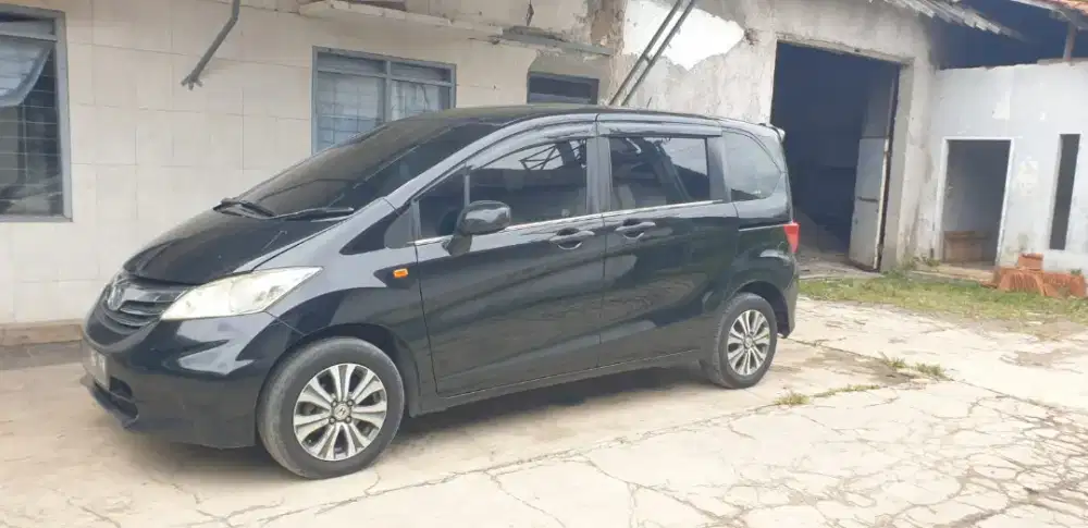 Honda freed SD 2012