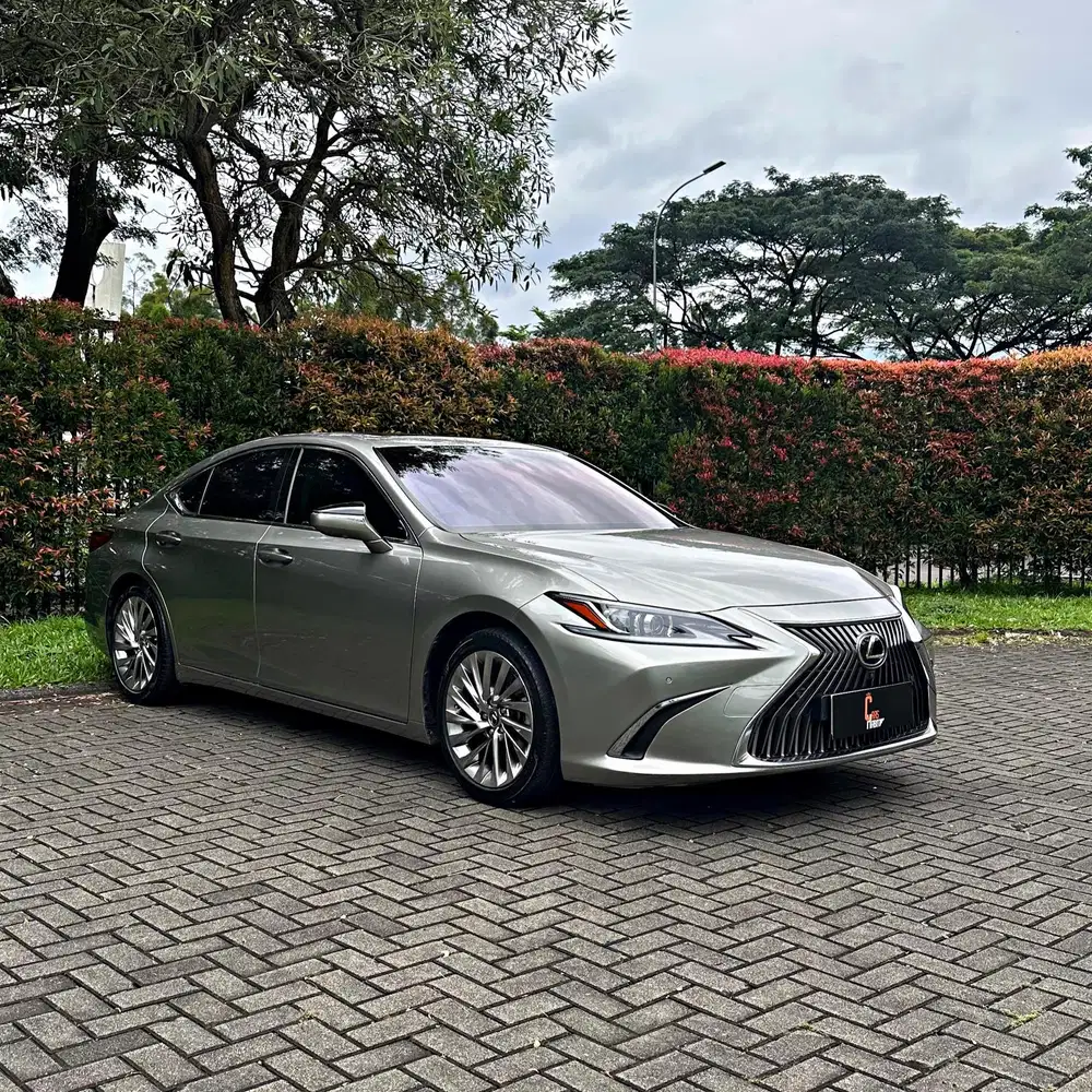 LOW KM! BERGARANSI LEXUS ES250 2020 Ultra Luxury 2019 es300h es 250