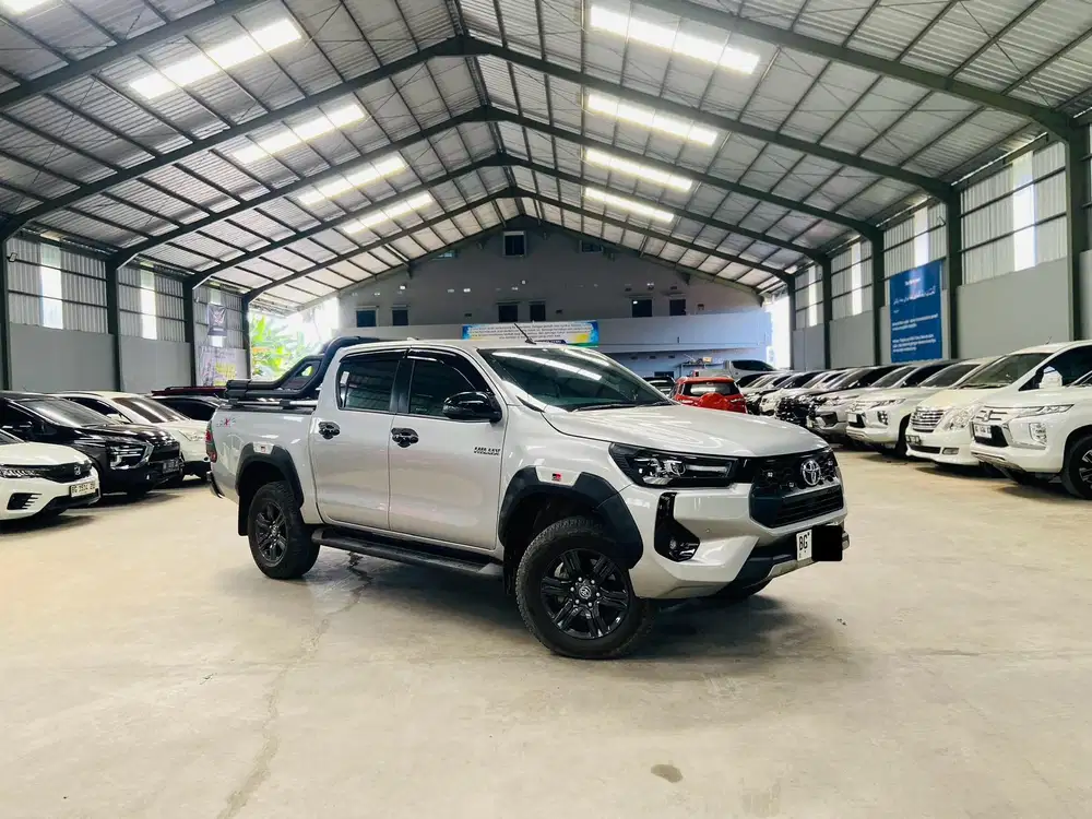 [LIKE NEW] HILUX 2.4 V DC 4X4 2024 / 2025 AT Matic, Super terawat
