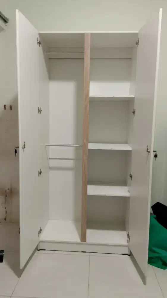 Lemari baju 2 pintu warna putih