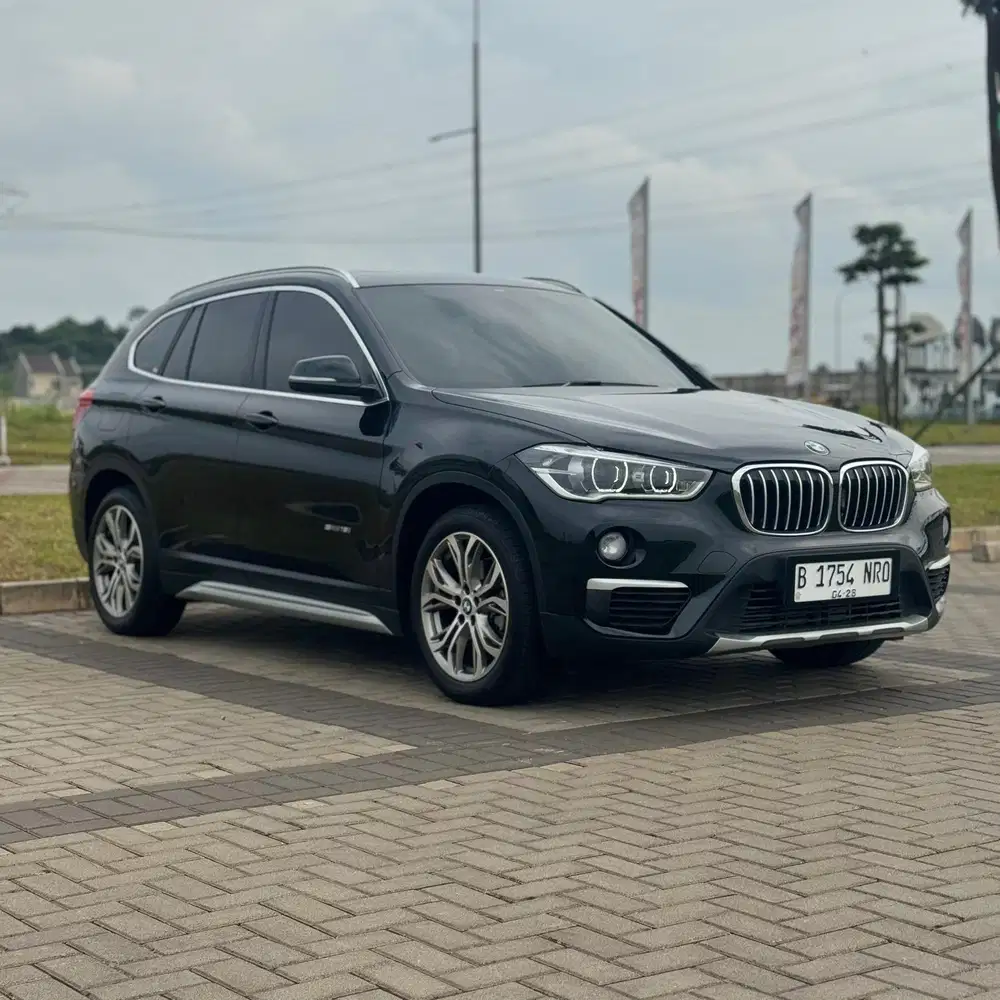 (ODO 6 ribu KM) BMW X1 sDrive18i xLine Matic 2018 Hitam AT Antik