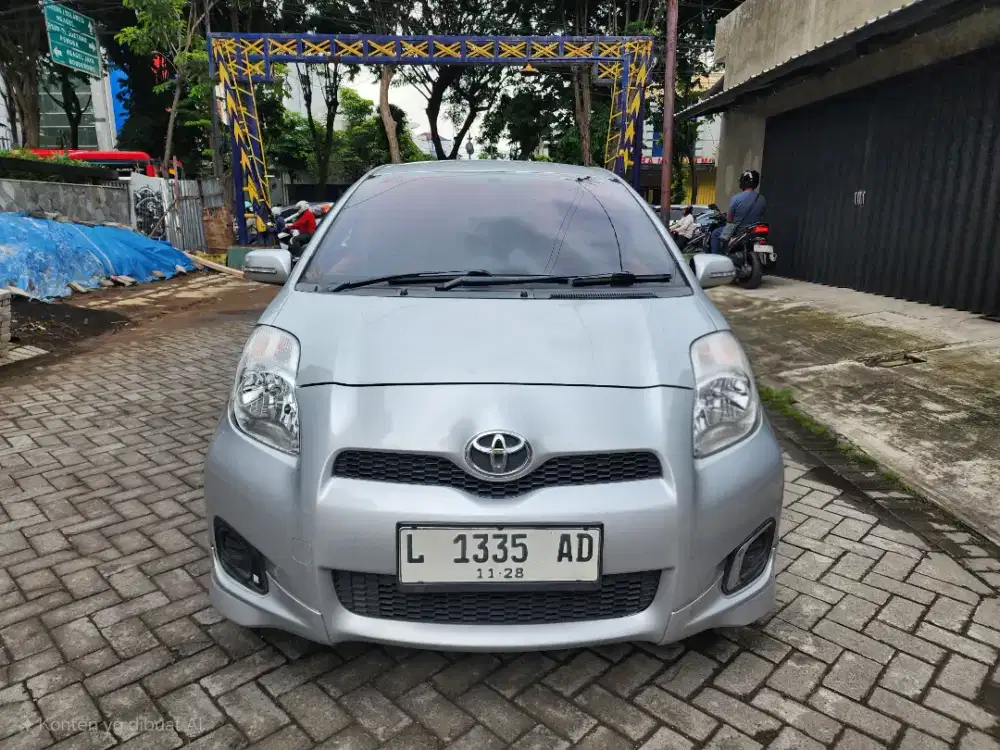 Yaris E 2013 Manual Silver
