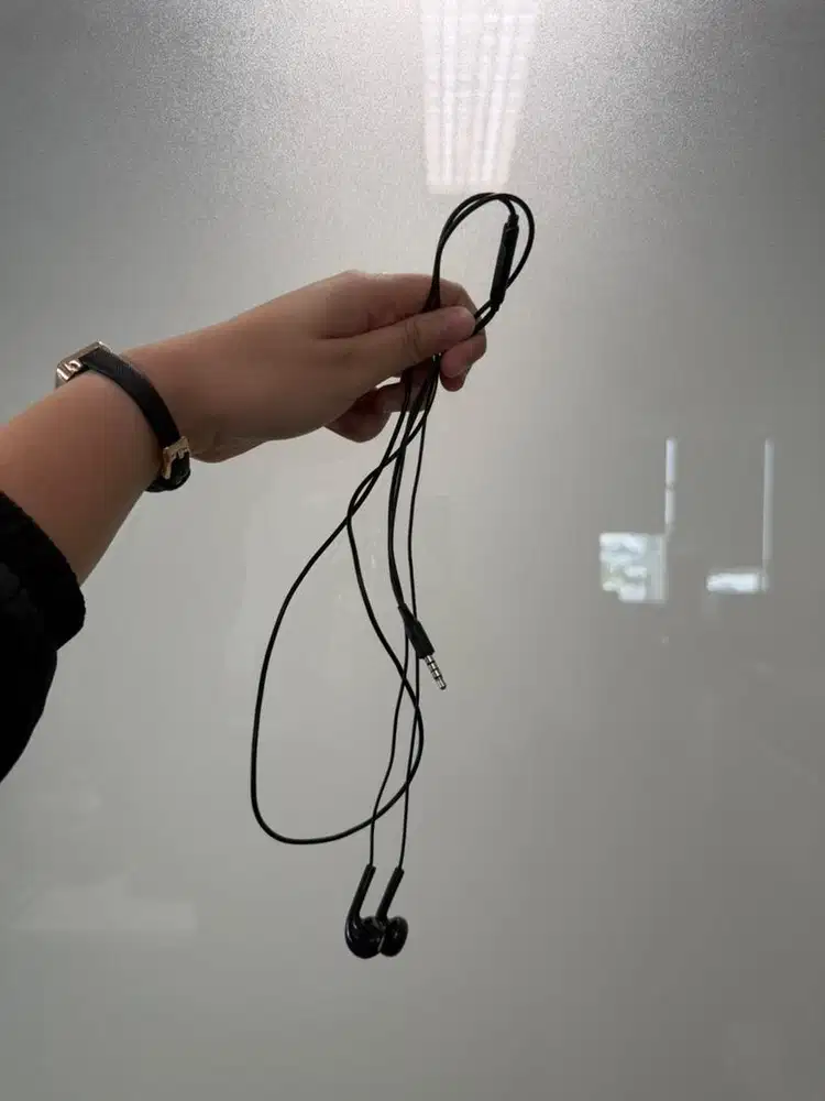 Earphone Kabel Hitam