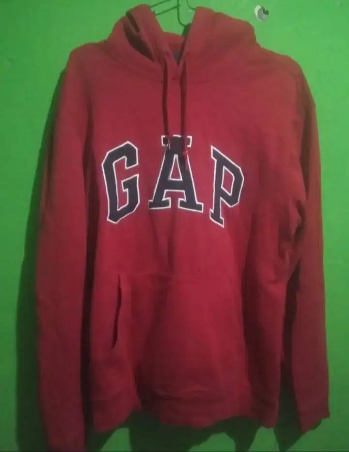 Hoodie gap merah