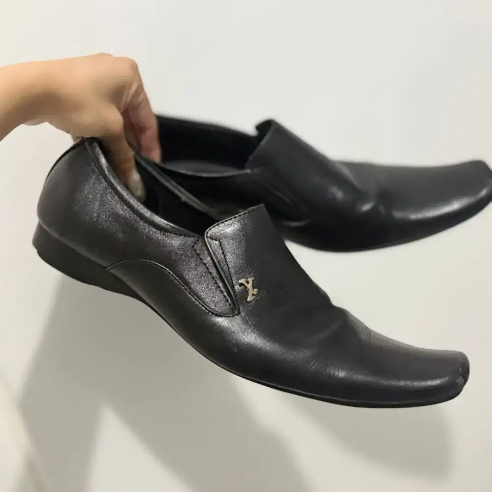 Sepatu Pantofel Hitam