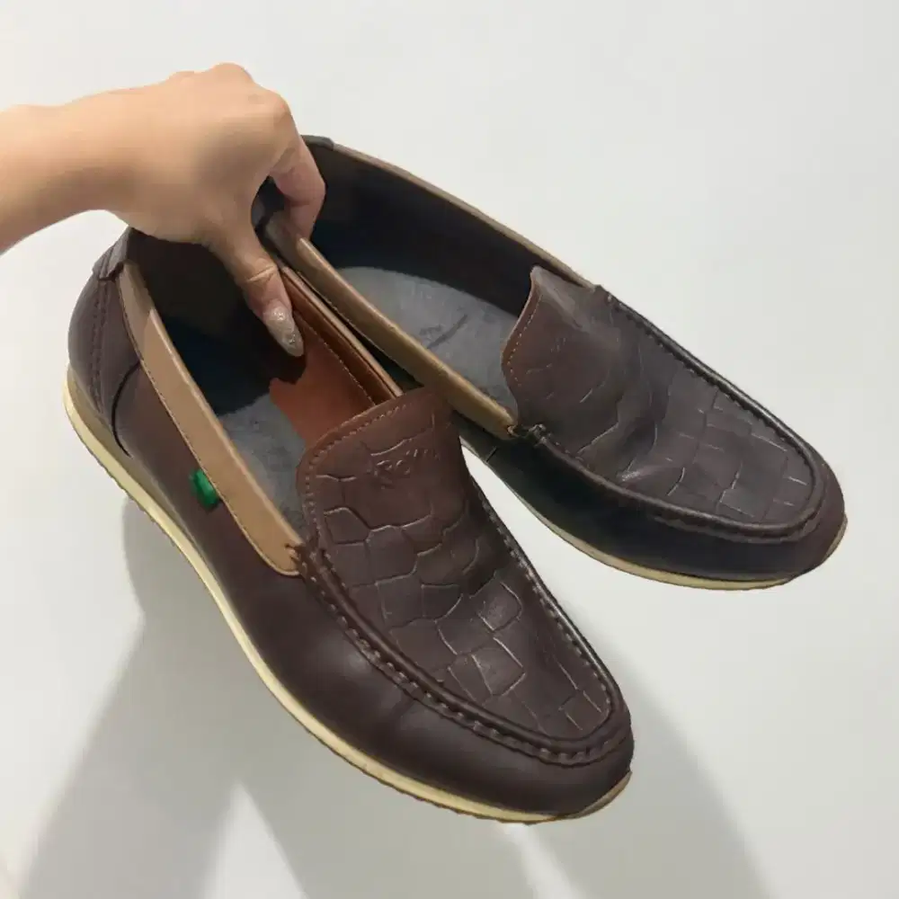 Sepatu Pantofel Kickers