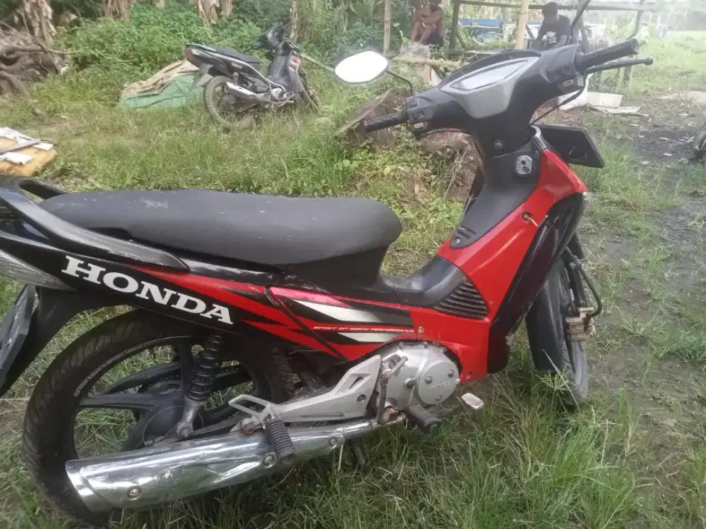 Jual motor Supra 125 pajak idup ss lengkap tahun 2006 mesin Alus nego