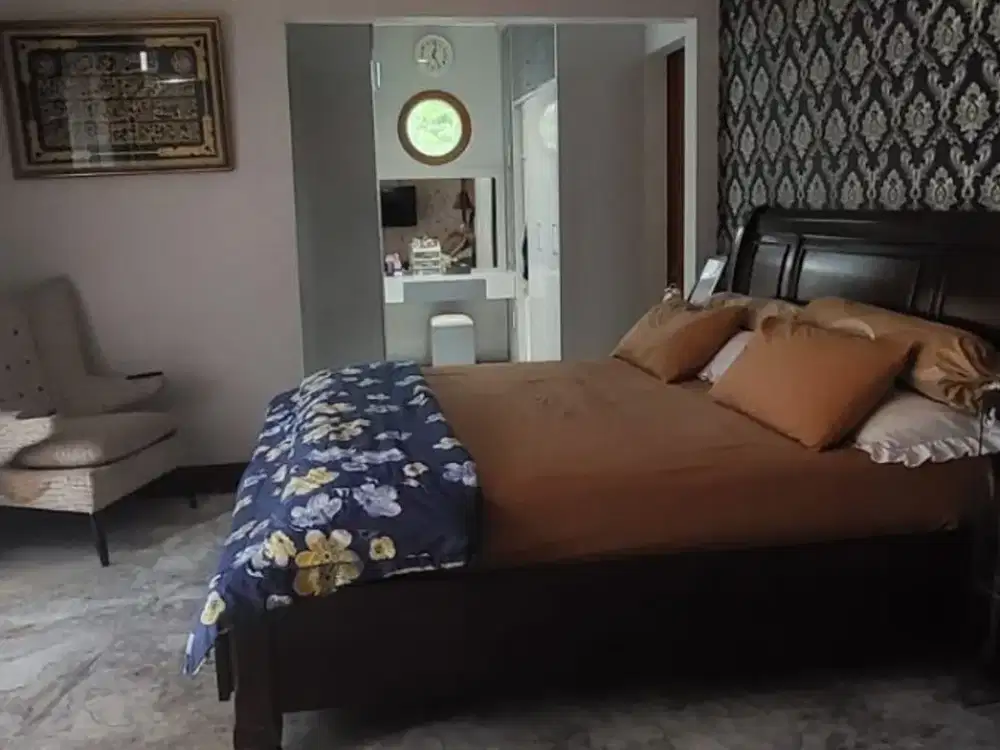 Rumah Mewah Sektor 9 Bangunan 350 m² Swimming Pool (SP 0220 IA)