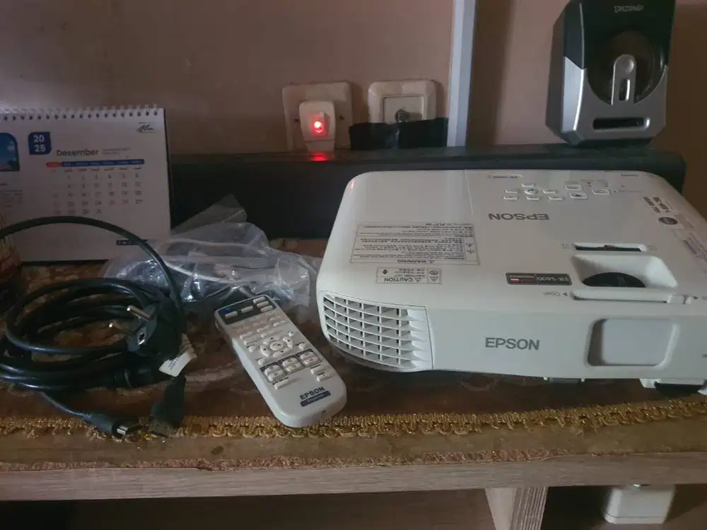 EPSON EB S400 LCD Proyektor