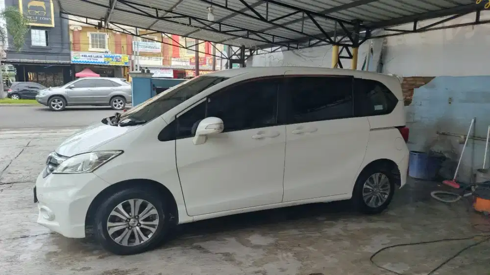 Honda Freed White AT SD 2014 + AUDIO,SUBWOOFER by CARTENZ