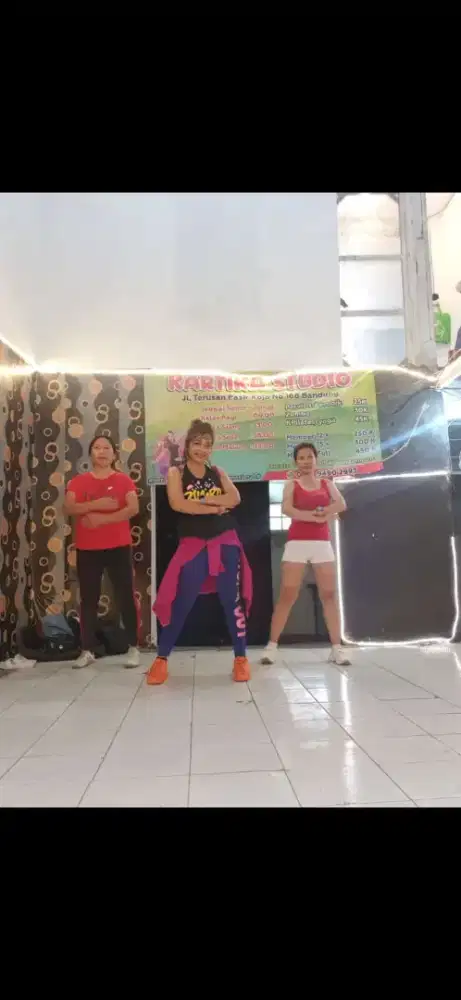 Dibutuhkan karyawan untuk di salon